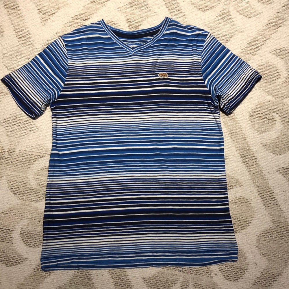 Lucky Brand boys v neck T-shirt, size medium